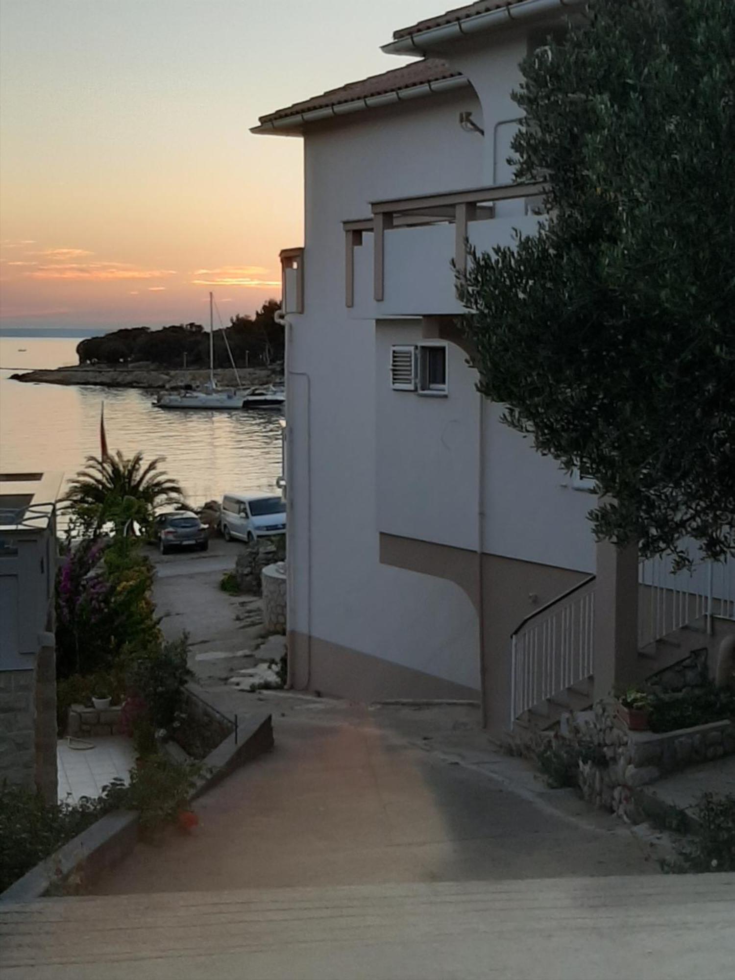 Apartments And Rooms Ljubica Lun  Exterior foto